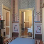 게스트하우스 Luxury Liberty House - & 4*