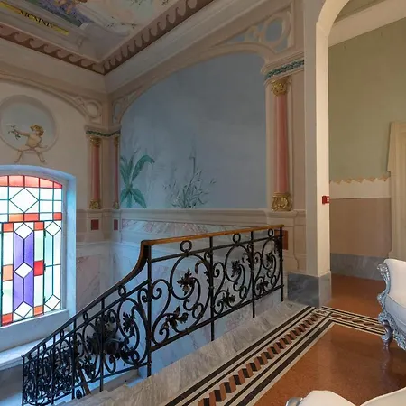 Πανσιόν Luxury Liberty House - &