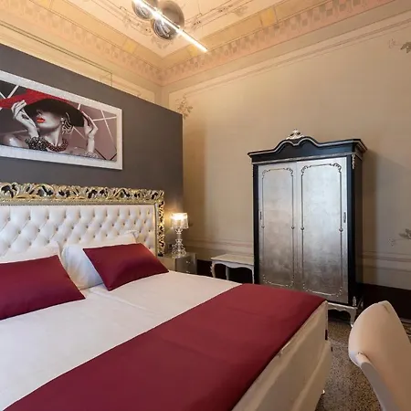 Luxury Liberty House Guest house