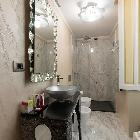 Πανσιόν Luxury Liberty House - &