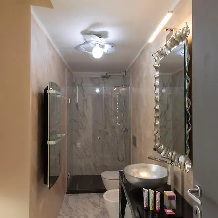 Πανσιόν Luxury Liberty House - &