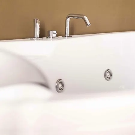 Πανσιόν Luxury Liberty House - & 4*